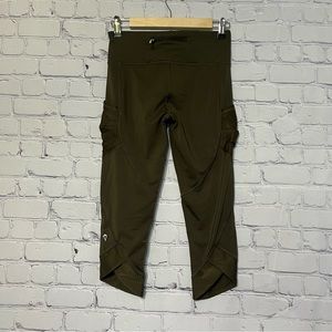 Ivivva Crops Green Girl Size 14 Active Wear Athletic Leggings